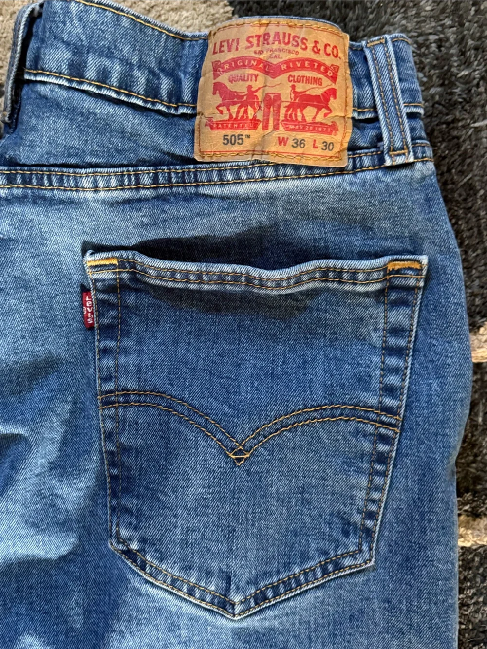 Levi's Men's Straight Jeans in Medium Blue Denim